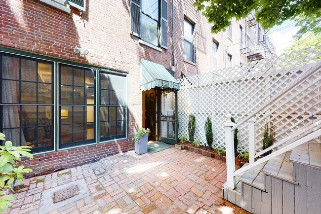 Building Photo - 60 Chandler St