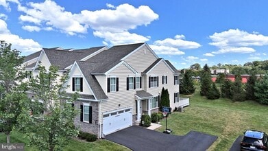 Building Photo - 2007 Pleasant Valley Dr