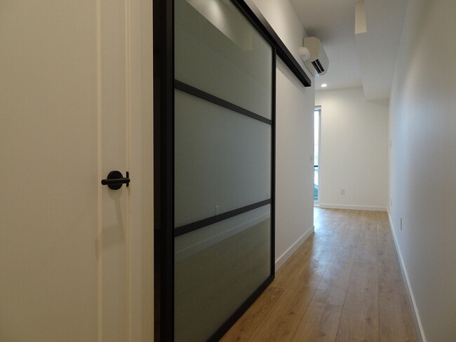 Building Photo - 660 Cawston Ave