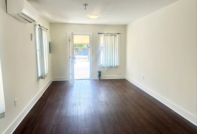 Foto del edificio - 3200 Banks St