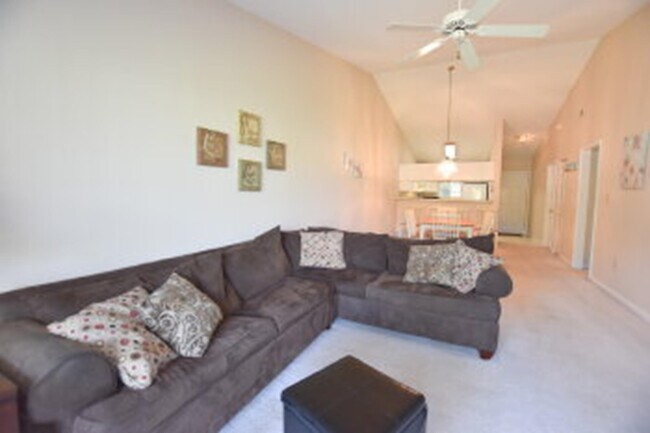 Foto del edificio - 770 Charter Dr