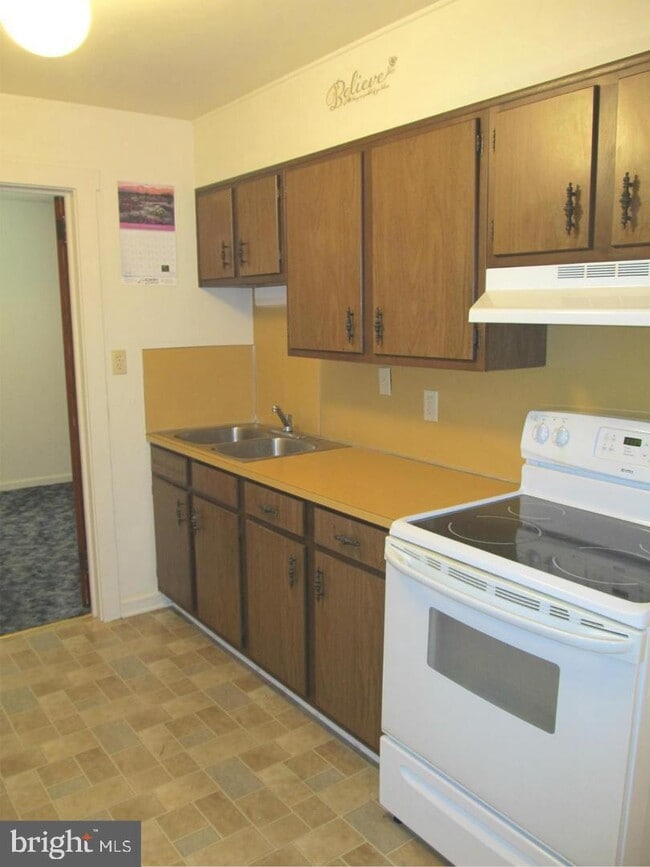 Building Photo - 922 Stouffer Ave