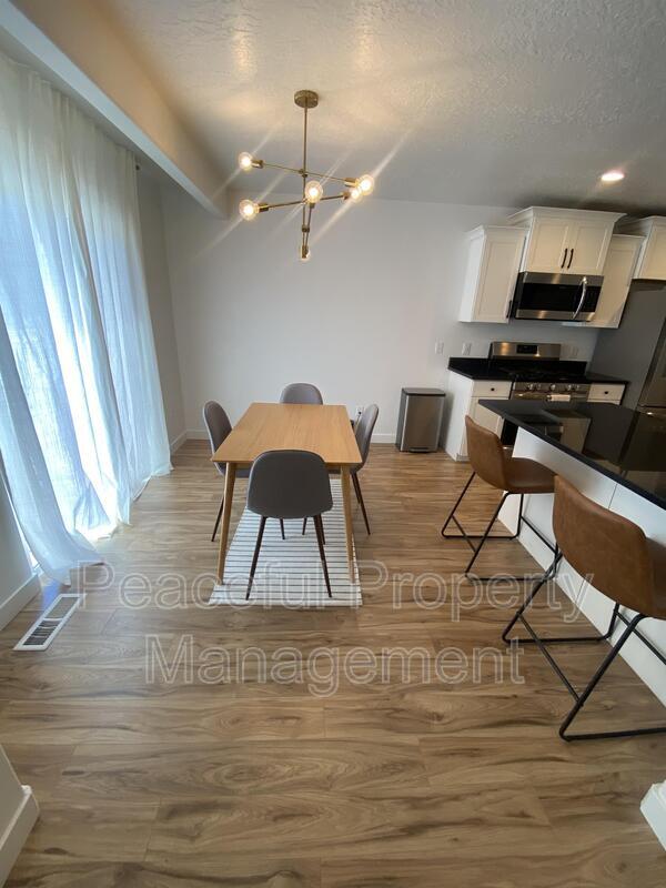Building Photo - 497 S Day Dream Ln