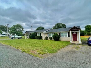 Building Photo - 1325 Dartwood Ln
