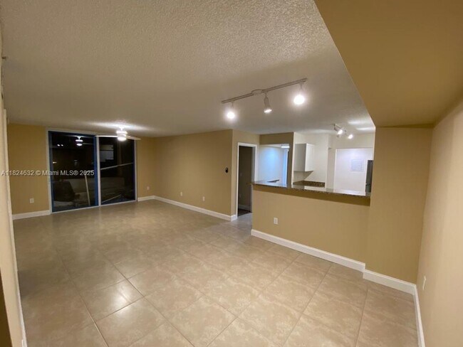 Foto del edificio - 4824 N State Rd 7