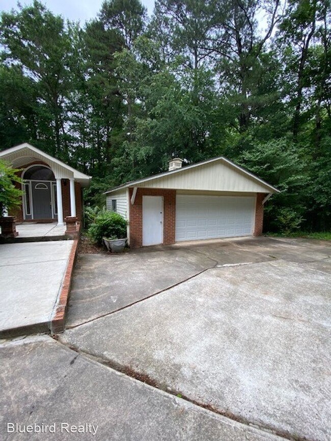 Foto del edificio - 4 br, 3 bath House - 4112 Jodeco Rd.