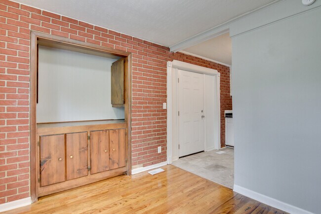 Building Photo - 1825 Medlar St