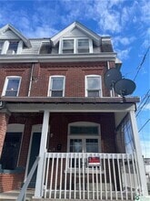 Building Photo - 918 W Green St