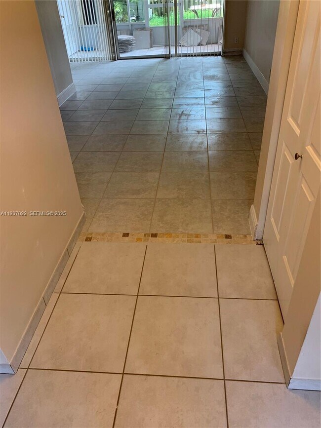 Building Photo - 14148 SW 93rd Ln