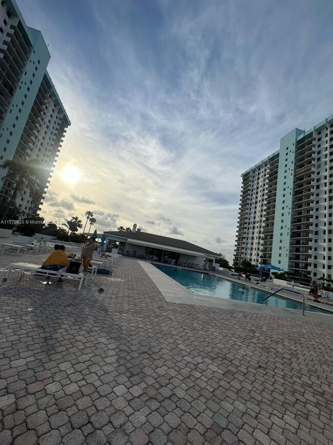 Building Photo - 1201 S Ocean Dr