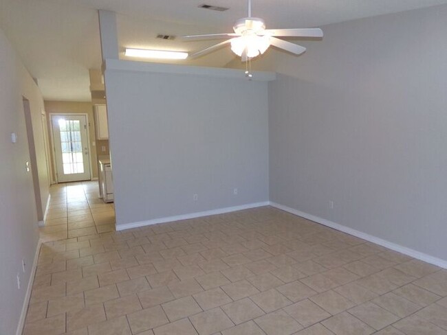 Building Photo - Gulf Breeze - Greenbriar Estates - 2 bedro...