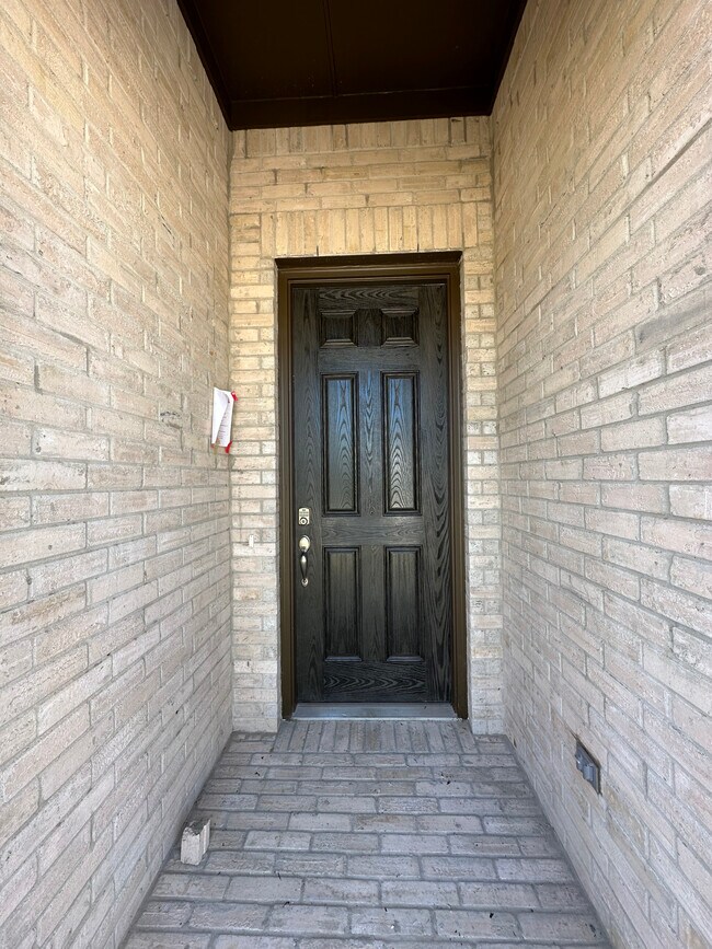 Foto del edificio - 718 Rain Barrel Pl