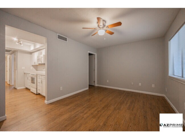 Building Photo - Welcome to this Charming 2/1 Phoenix Apart...