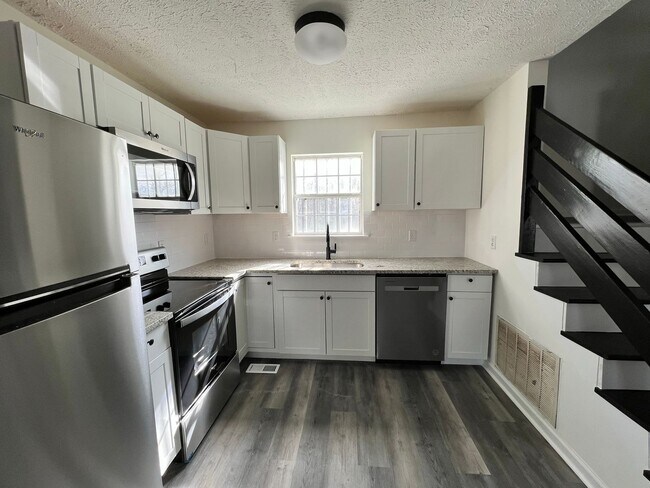 Building Photo - Amazing 3 bed 1.5 bath for rent!