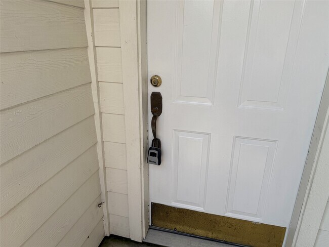Foto del edificio - 16310 Long Valley Ct