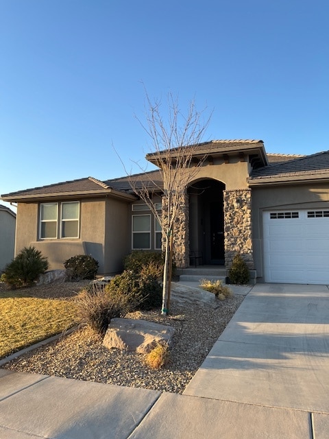 Building Photo - 351 E Barcelona Dr