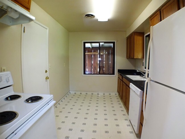 Building Photo - 74 Terrace Dr