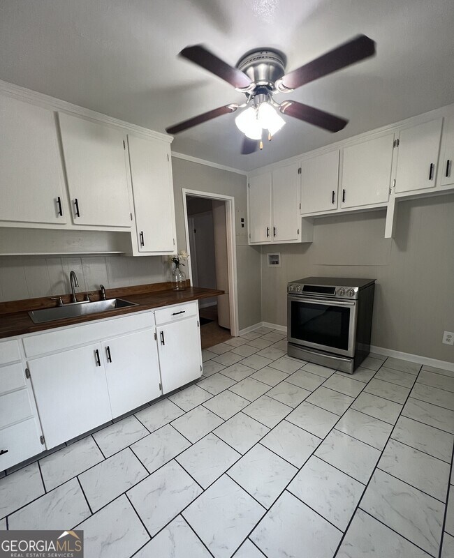 Foto del edificio - 1325 Triple Hill Dr