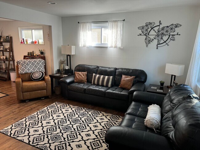 Building Photo - Renovated Rockville Rambler