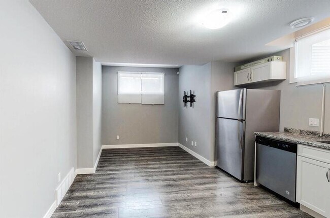 Building Photo - 2113 Auxier Ct SW