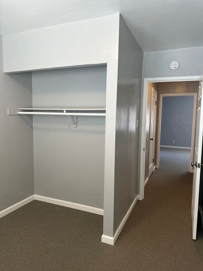 Foto del edificio - Spacious & charming 3 bed/1bath unit near ...