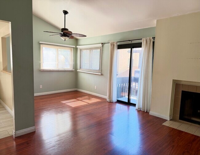 Building Photo - 6716 Clybourn Ave