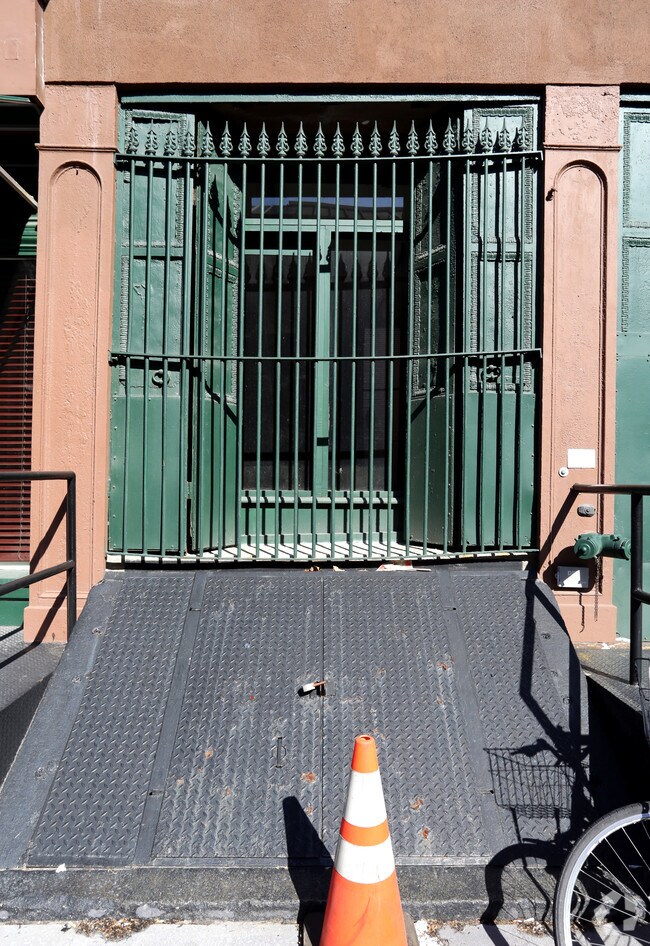 Foto del edificio - 244 Front St