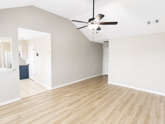 Foto del edificio - AVAILABLE MAY 18; APPLY ON OUR WEBSITE TODAY!!