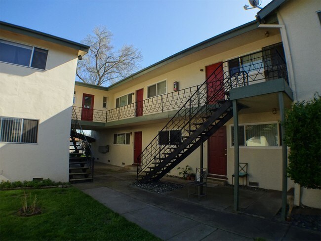 Building Photo - 670 E 5th Ave