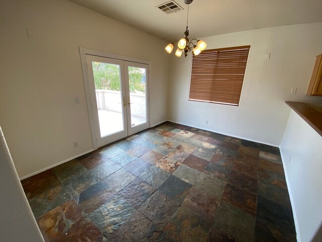 Building Photo - Beautiful 2 bed/2.5 bath home located in S...