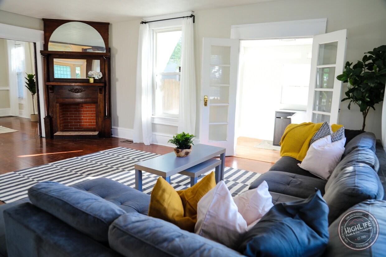 Living Room - 1205 Ionia St
