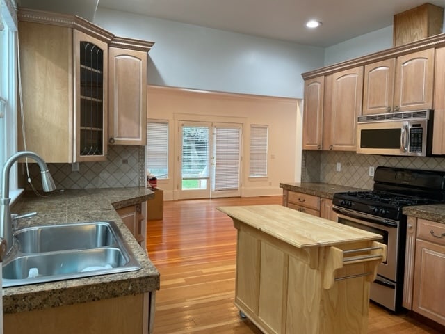 Kitchen - 348 17th Ave