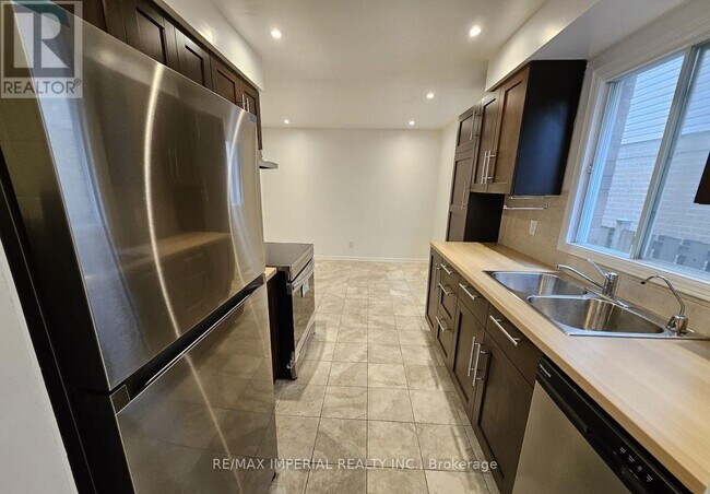 Photo du bâtiment - 442 Church St S