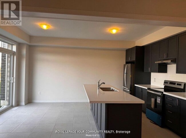 Building Photo - 154 Terry Fox Dr