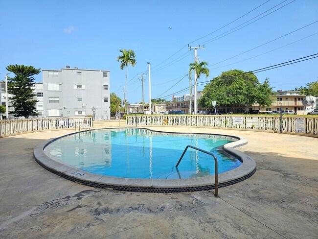 Foto del edificio - 1475 NE 125th Terrace