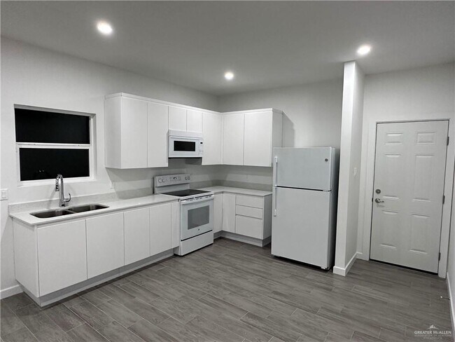 Building Photo - 1403 Marcela Dr