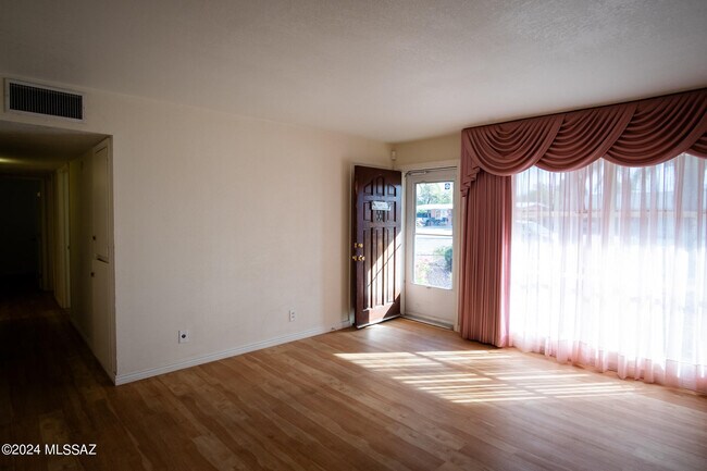 Building Photo - 1009 S Duquesne Dr