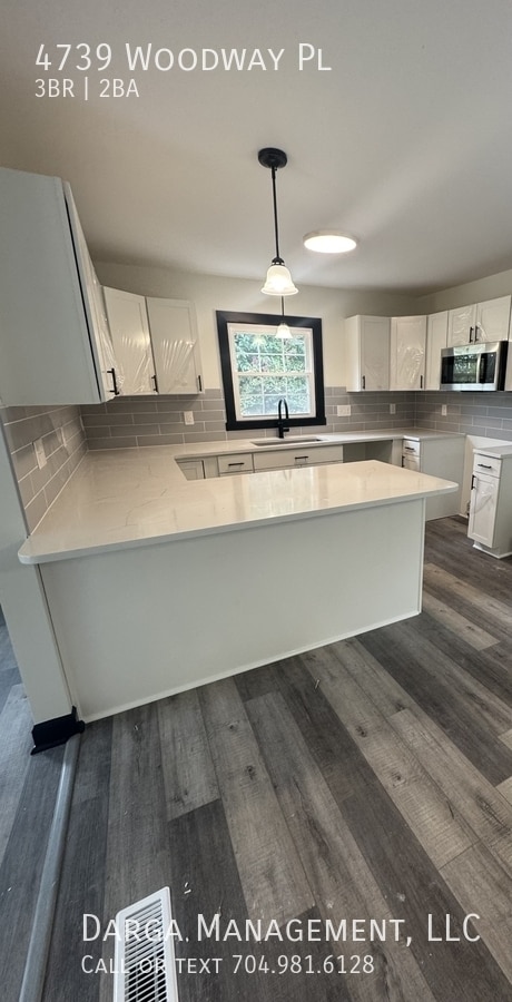Building Photo - 4739 Woodway Pl