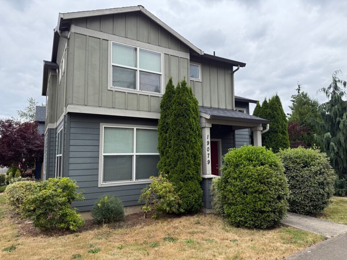 Foto del edificio - 3 Bed, 2.5 Bath Home with Stainless Applia...