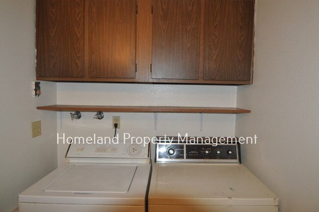 Building Photo - 2 Bedroom 1.5 Bath Townhome Near Gonzaga