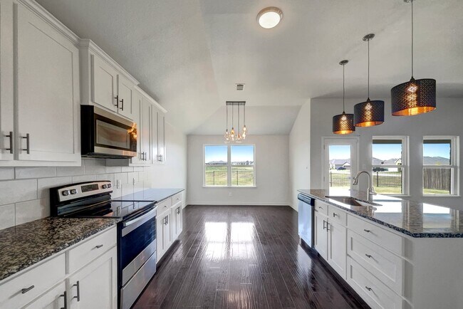 Foto del edificio - 4124 Bridle Path Ln