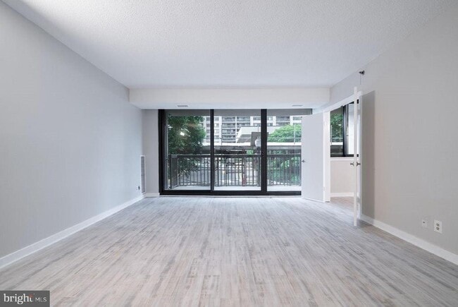 Foto del edificio - 5505 Seminary Rd