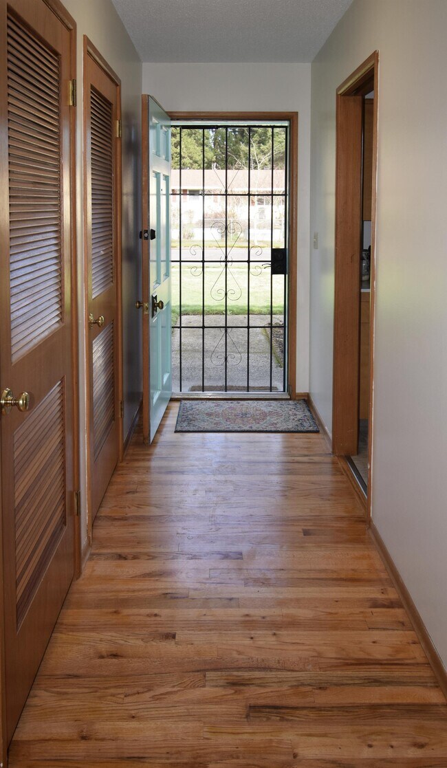 Foto del edificio - 15154 NE Couch Ct