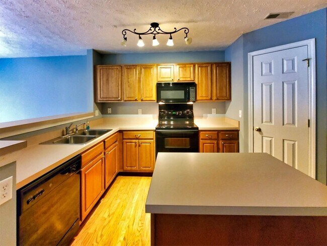 Building Photo - 112 Shadow Glen Dr