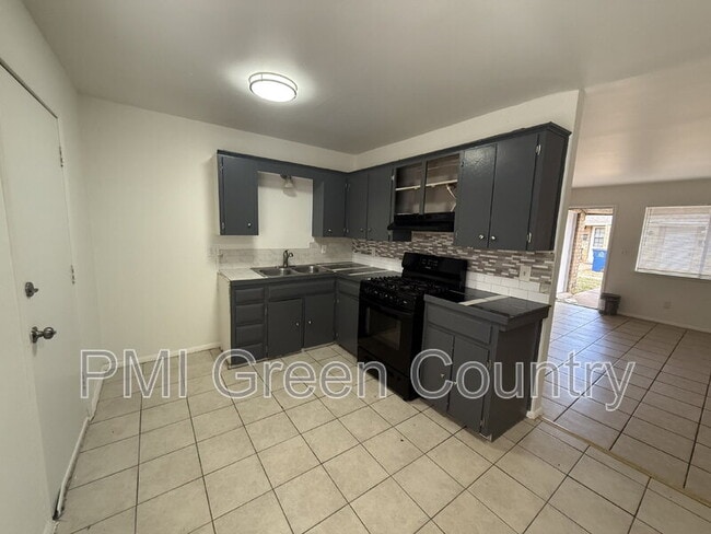 Foto del edificio - 1418 S 73rd E Ave