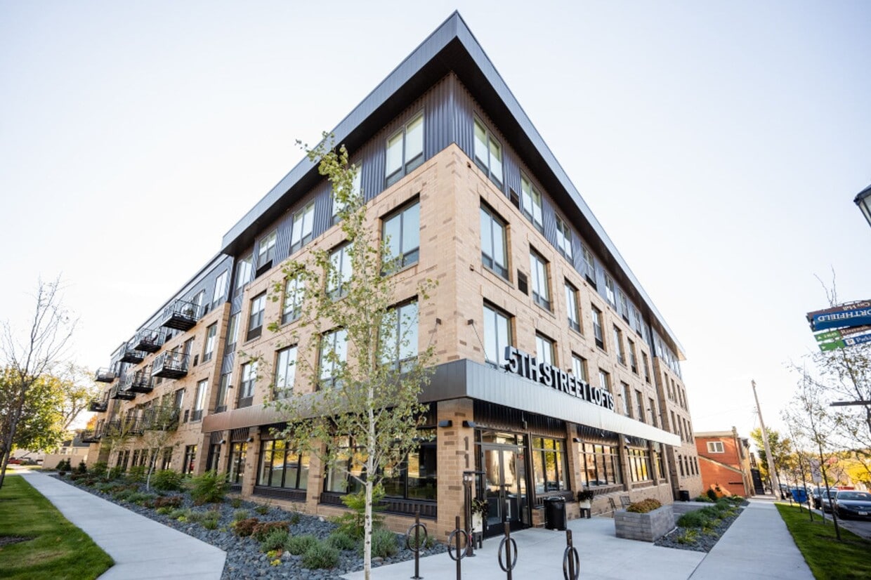 Primary Photo - 5th Street Lofts -