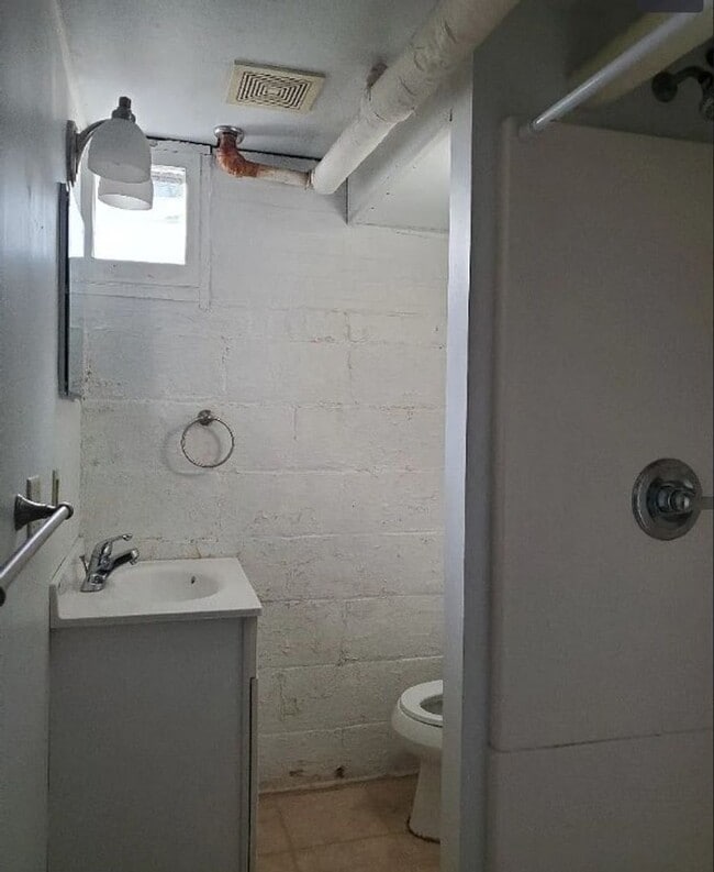 Foto del edificio - Pre-Leasing 2 Bedroom 1 Bathroom in West L...