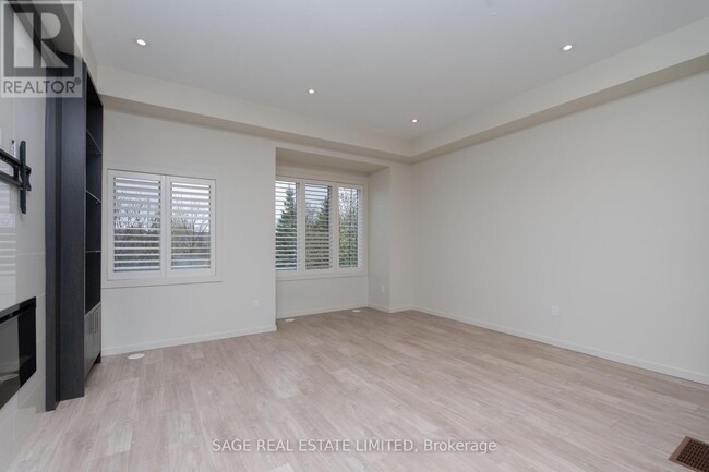 Building Photo - 222 Vellwood Common