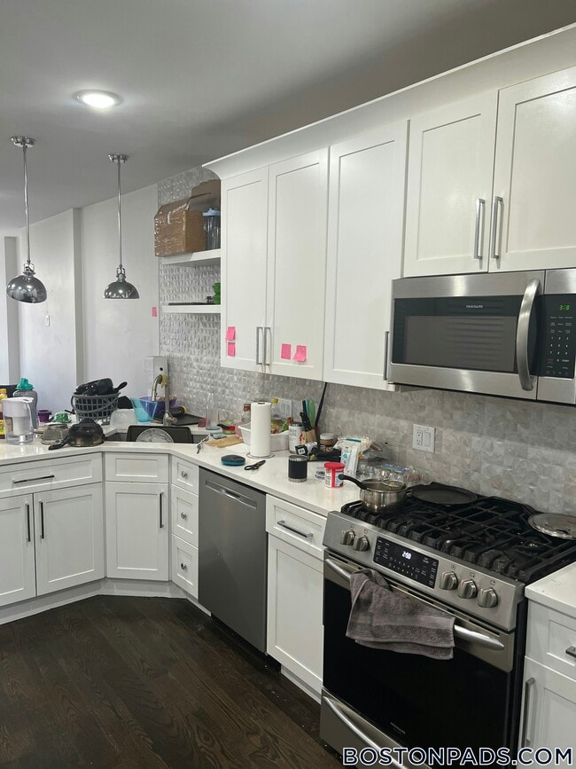 Building Photo - 7 Strathmore Rd