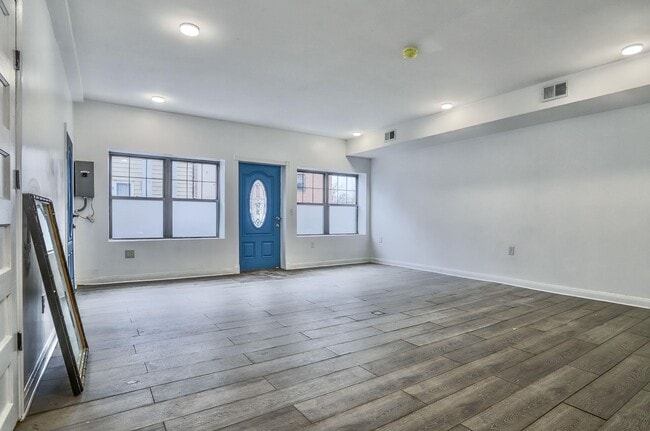 Foto del edificio - 9017 Riverside Pl